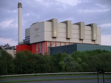 Veolia's Tyseley EfW facility (photo: Birmingham energy recovery facility 24y07 by Snowmanradio - Own work. Licensed under Creative Commons Attribution-Share Alike 3.0 via Wikimedia Commons)
